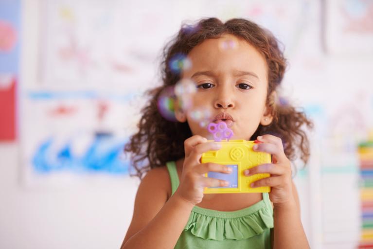 Image for Creando entornos de cuidado infantil seguros y saludables